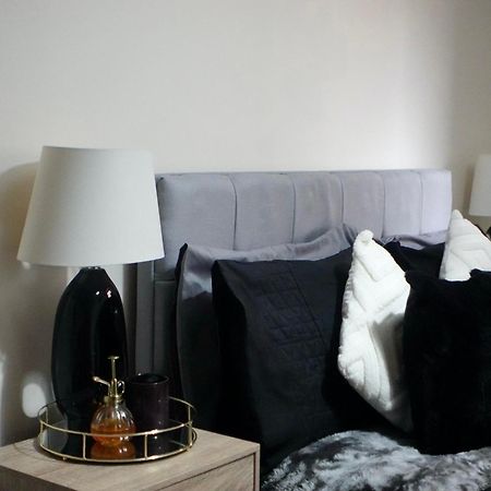 Modern Spacious Apartment In Digbeth With Balcony - Netflix, Youtube, Amazon Tv, Superfast Wifi - Just 10 Mins To Birmingham Centre, Bullring, Train, Coach Station And Birmingham Fc מראה חיצוני תמונה