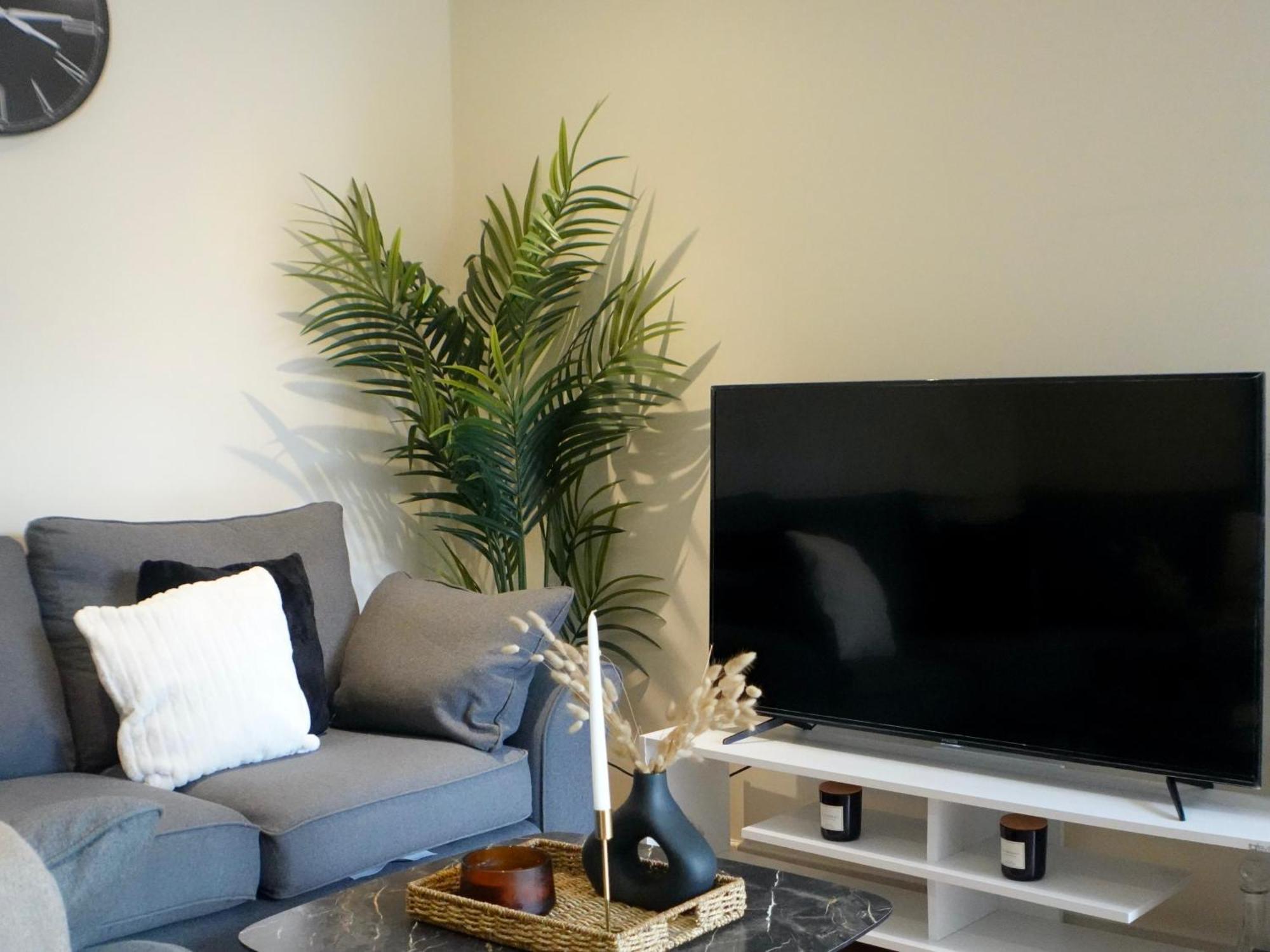 Modern Spacious Apartment In Digbeth With Balcony - Netflix, Youtube, Amazon Tv, Superfast Wifi - Just 10 Mins To Birmingham Centre, Bullring, Train, Coach Station And Birmingham Fc מראה חיצוני תמונה